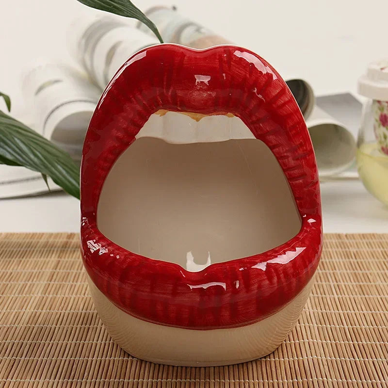 Lip Ashtray